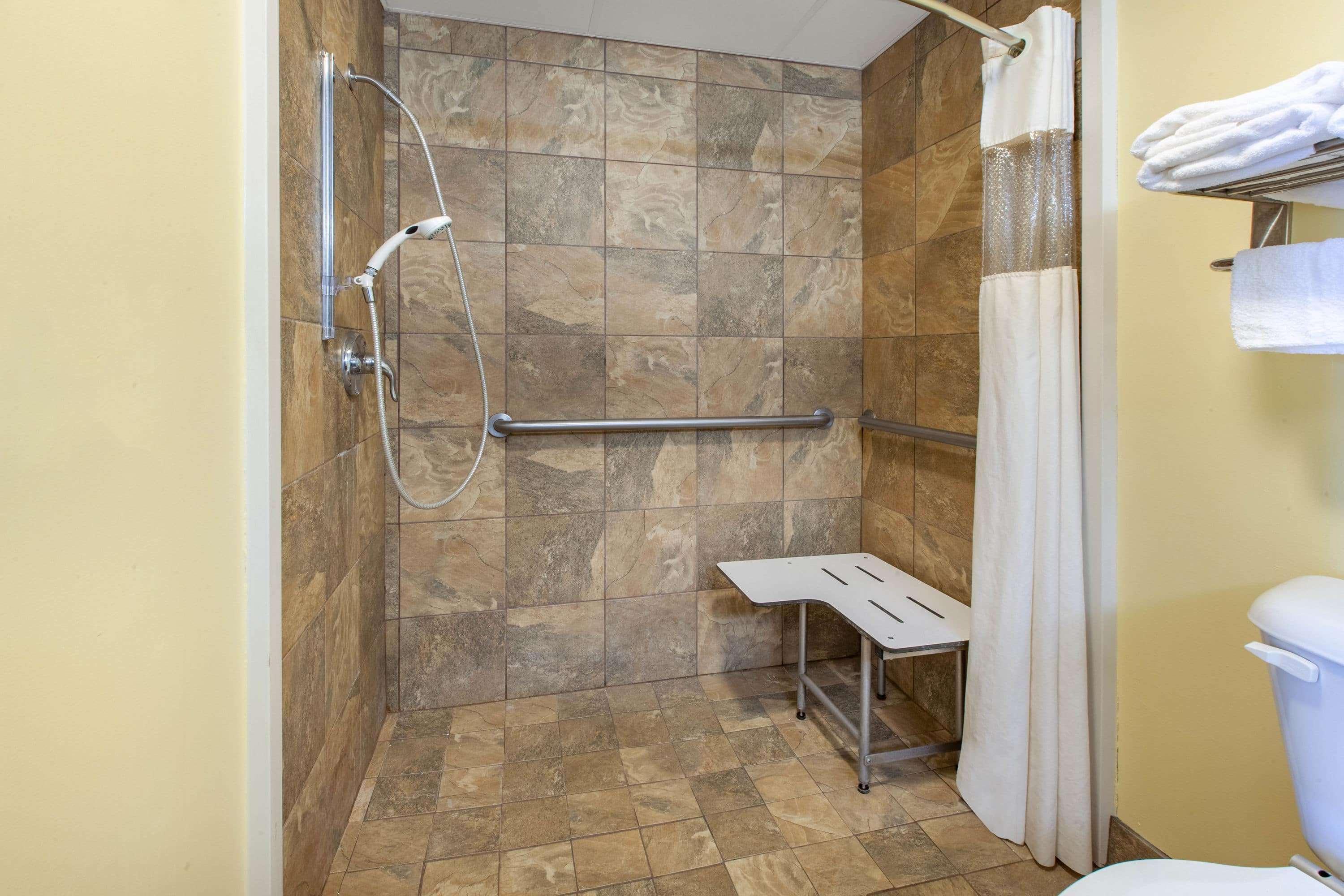 Days Inn By Wyndham גרנטוויל מראה חיצוני תמונה
