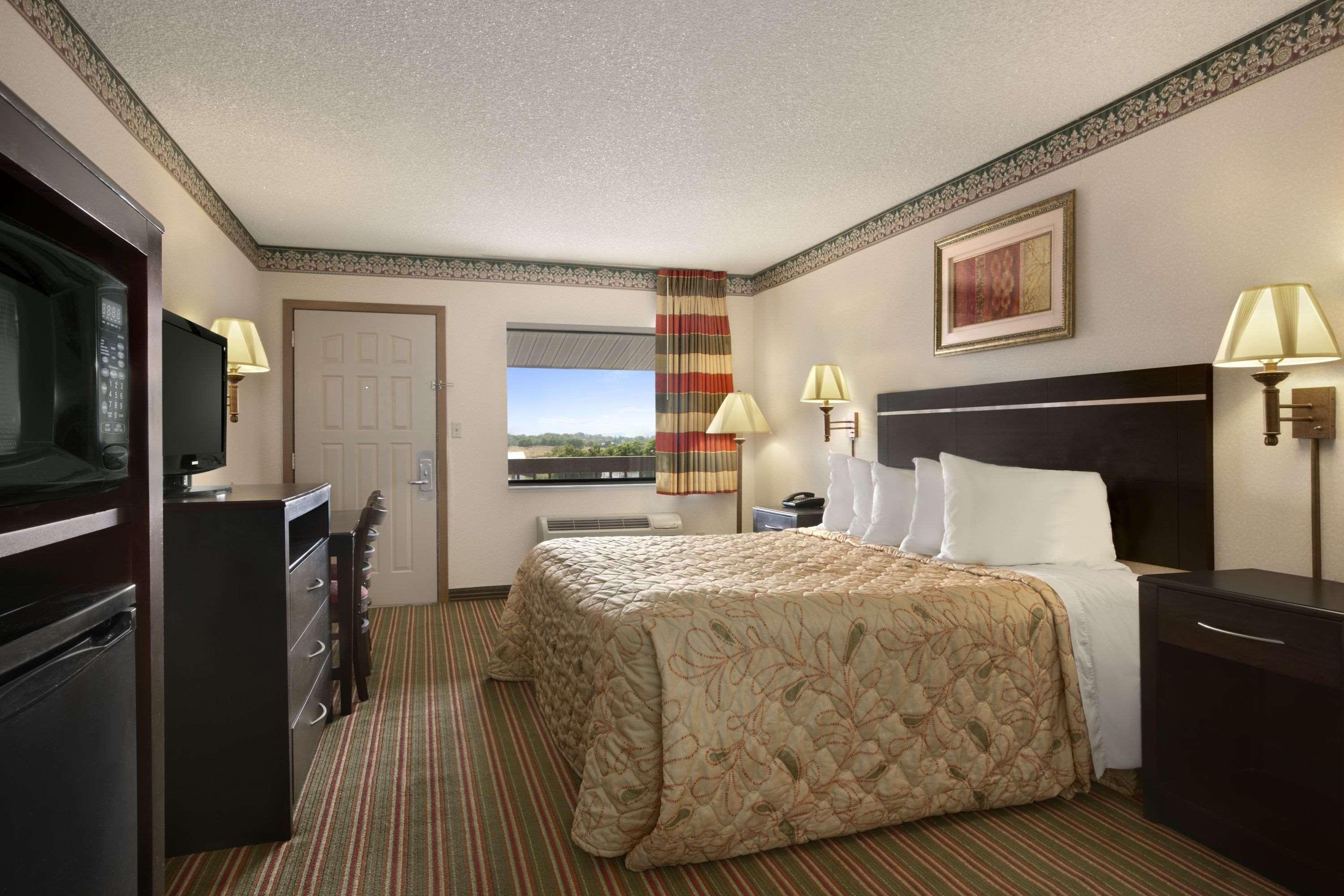 Days Inn By Wyndham גרנטוויל מראה חיצוני תמונה