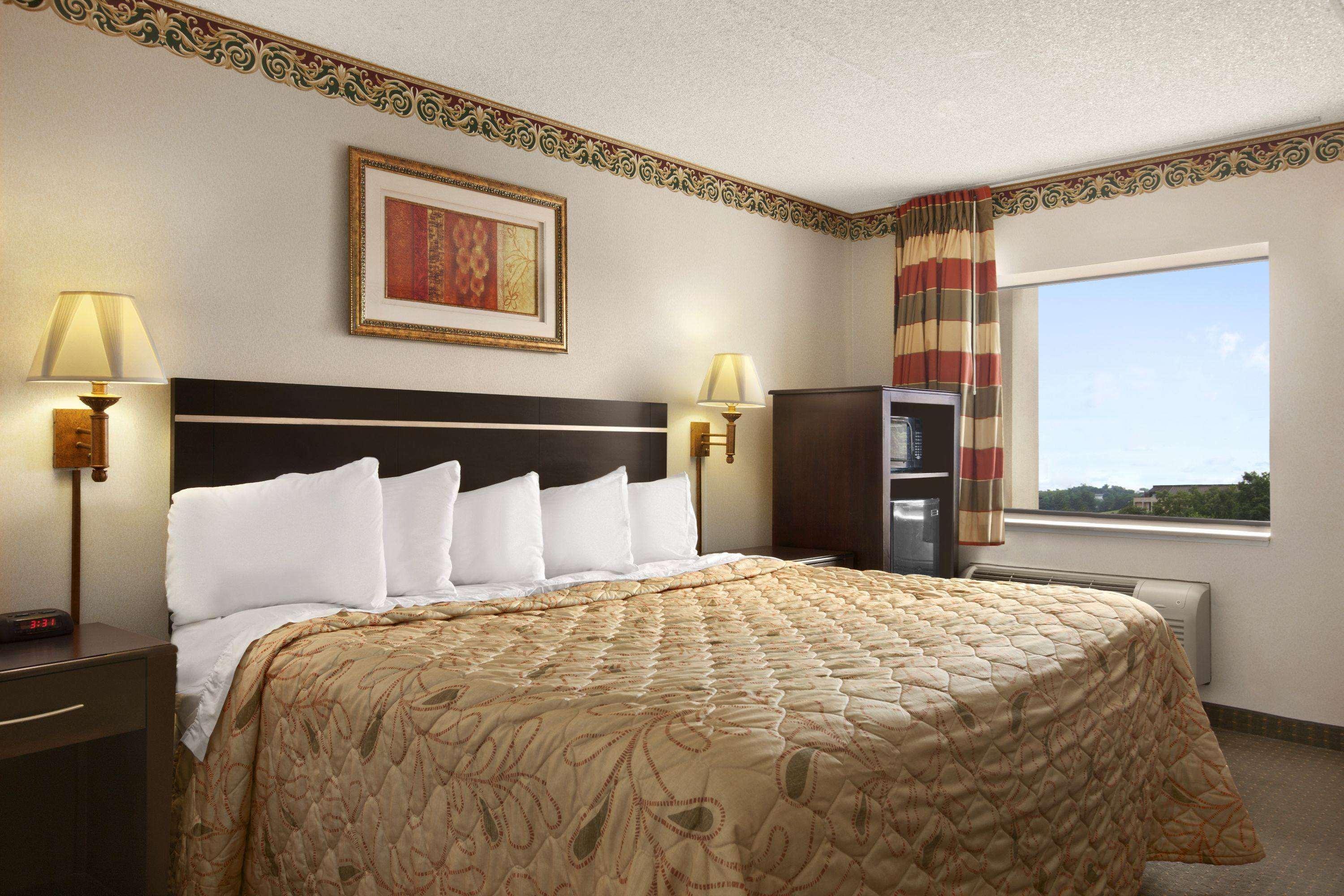 Days Inn By Wyndham גרנטוויל מראה חיצוני תמונה
