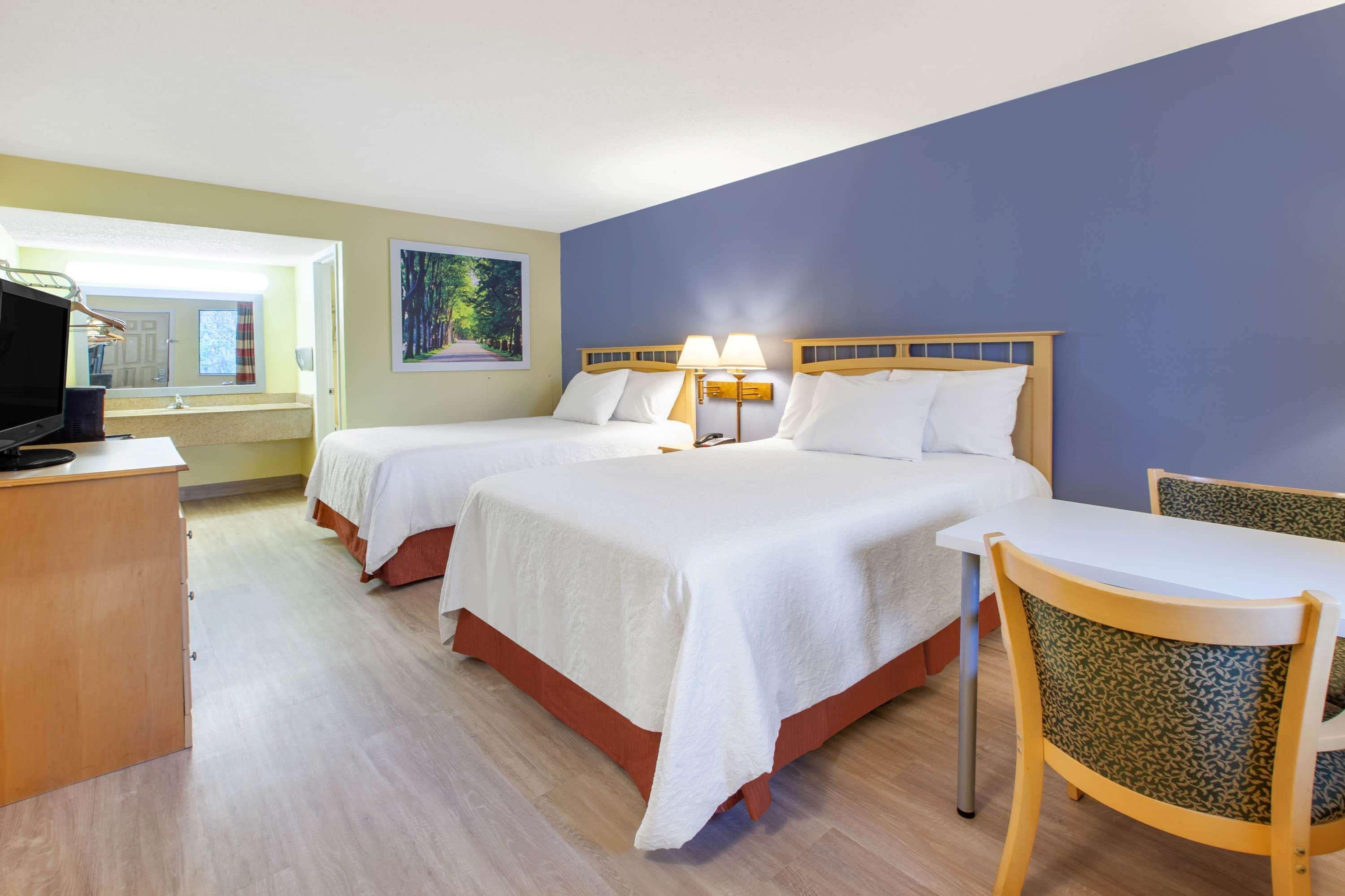 Days Inn By Wyndham גרנטוויל מראה חיצוני תמונה