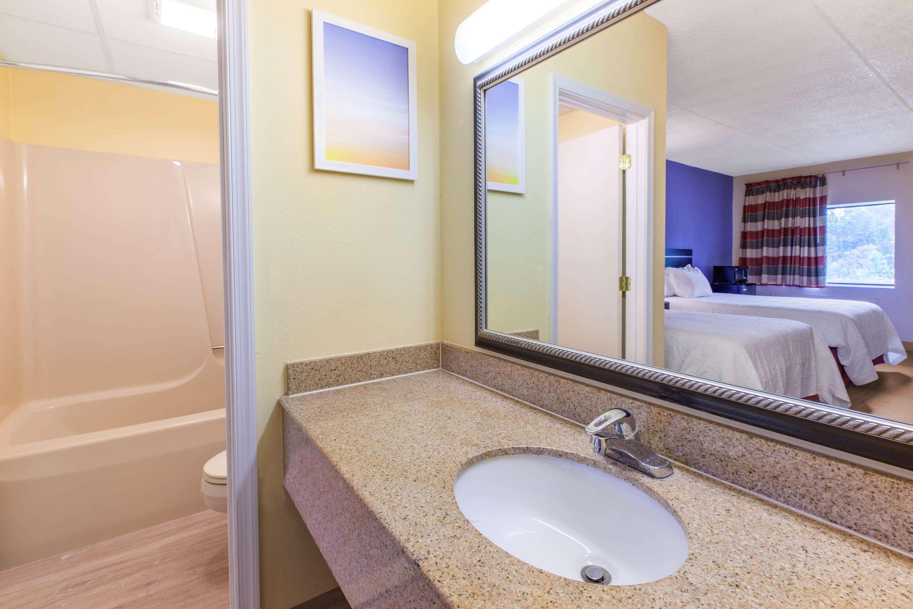Days Inn By Wyndham גרנטוויל מראה חיצוני תמונה