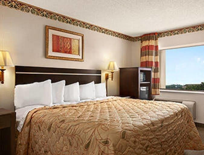 Days Inn By Wyndham גרנטוויל מראה חיצוני תמונה